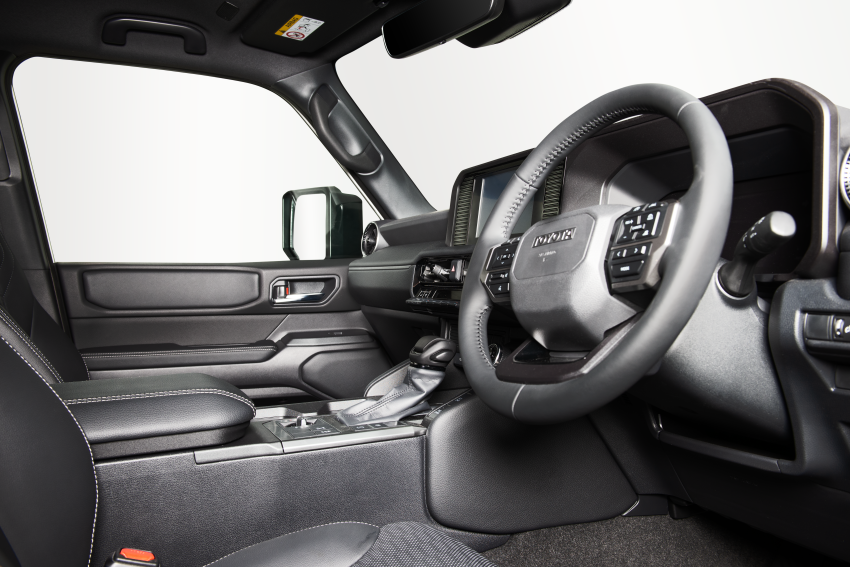 4x4 Toyota Landcruiser Prado interior
