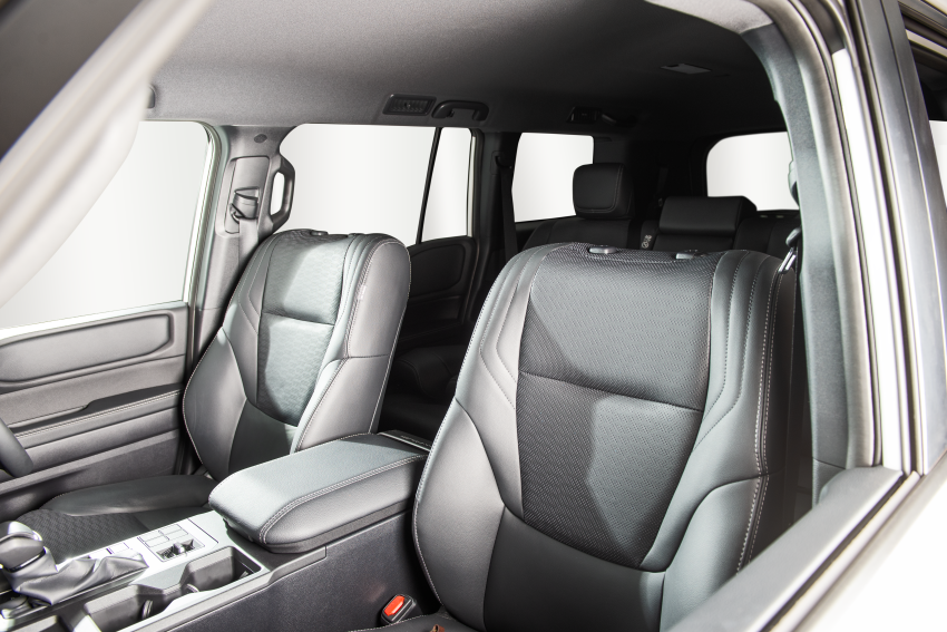 4x4 Toyota Landcruiser Prado interior