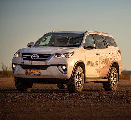 Toyota Fortuner, Mietwagen, Abenddämmerung, Namibia