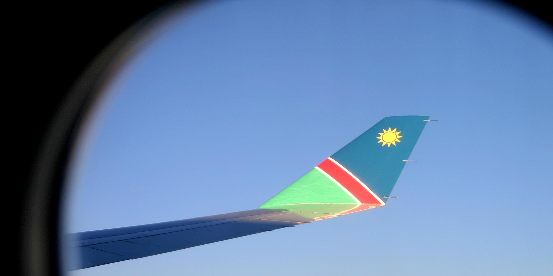 namibische Flagge auf Flügelspitze Fünf Jahre nach Aus für Air Namibia 2021 nimmt neue staatliche Fluggesellschaft Namibias allmählich Gestalt an Foto 2008 Sven-Eric Stender